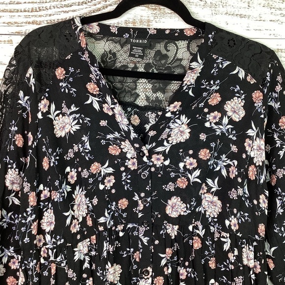 TORRID SIZE 00 10 L BLACK FLORAL TOP LACE SPRING BLOUSE SUMMER HIGH LOW GUC - Picture 5 of 16